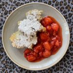 Rezept: Vegane Holunderkücherl mit Erdbeerkompott